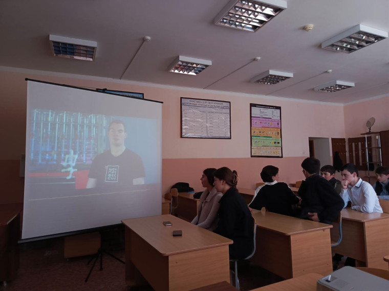 В рамках проекта "Шоу профессий" сегодня в 9 "А" классе просмотрели очередной выпуск.